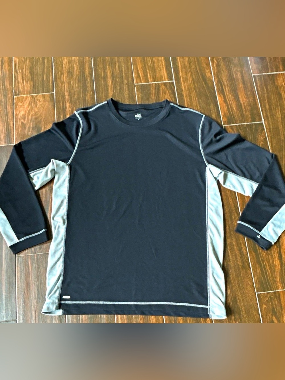 Alo CoolFit Men's Long Sleeve Crew Neck Breathable Colorblock Shirt Size L